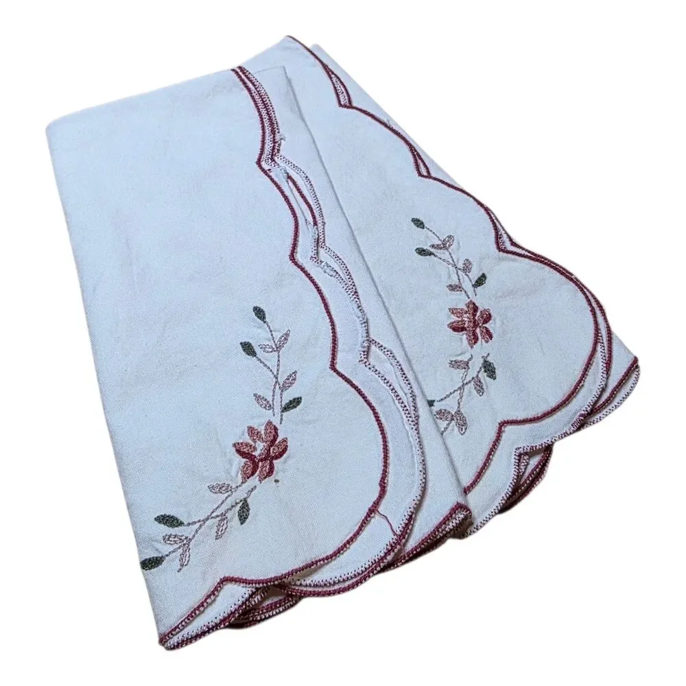 Floral Embordered Quilted Vintage 4 Placemats & 2 Napkins Scalloped Edges